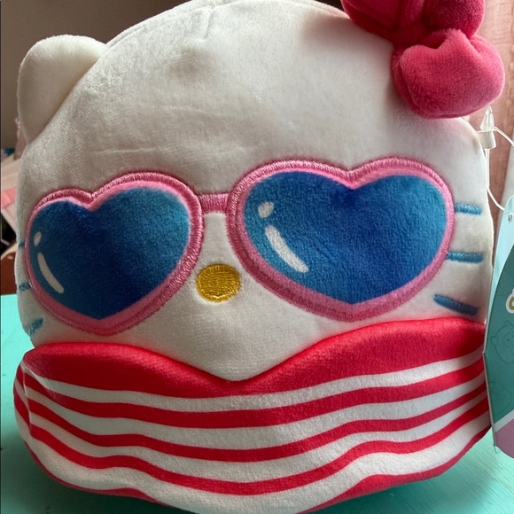 Hello Kitty Plush with Heart Sunglasses - Squishmallows Sanrio - Picture 6 of 7